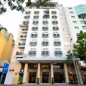 Отель Vien Dong - Near Bui Vien Walking Street