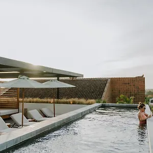 Отель The Komu Bali