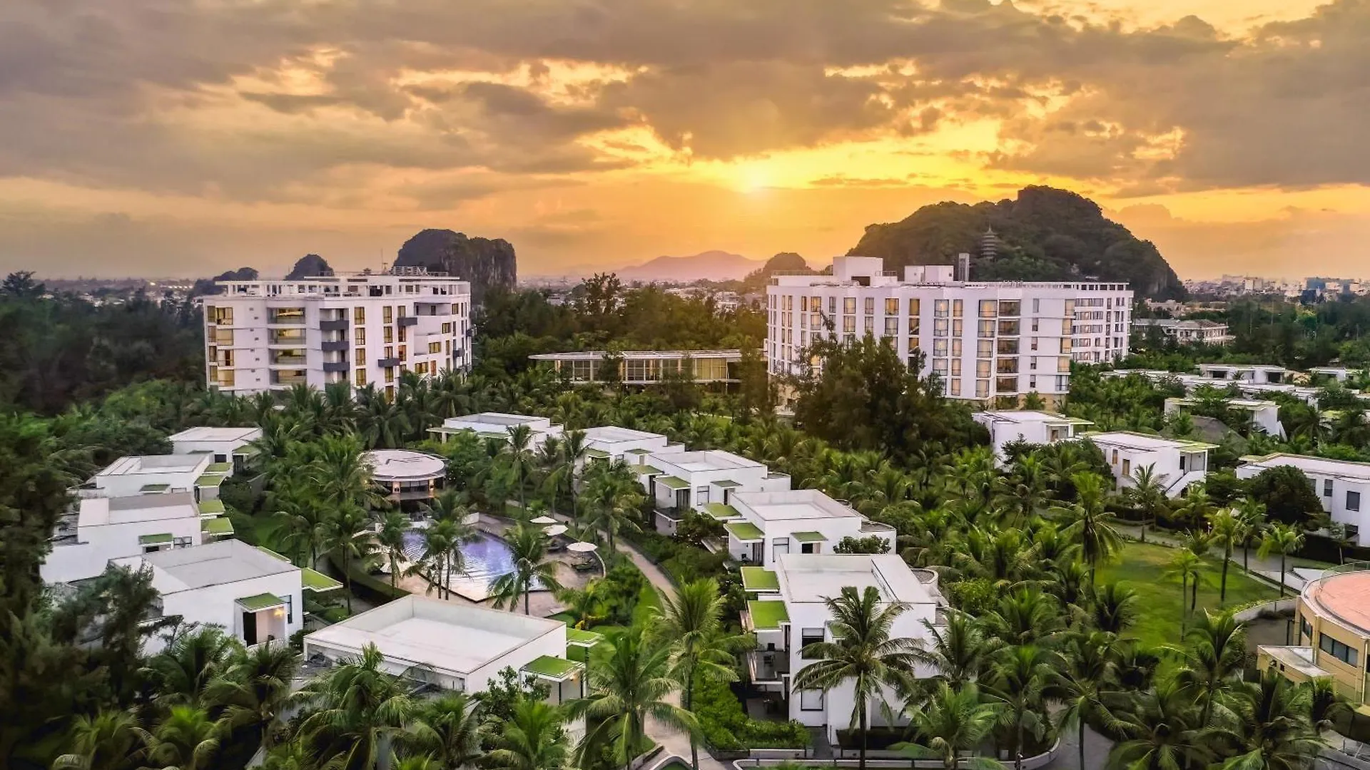 Melia Danang Beach Resort 5*, Da Nang