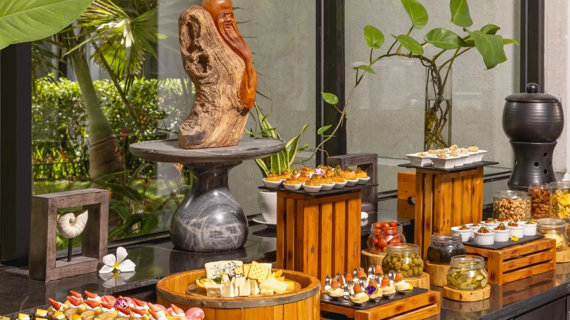 Melia Danang Beach Resort 5*, Da Nang Vietnam